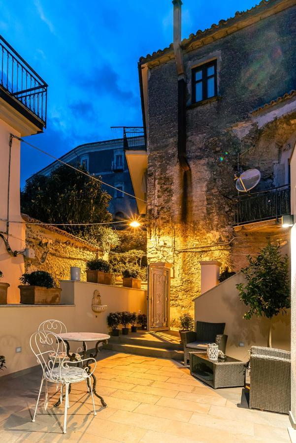 De Gulia Charme And Relax Bed & Breakfast Кастелабате Екстериор снимка