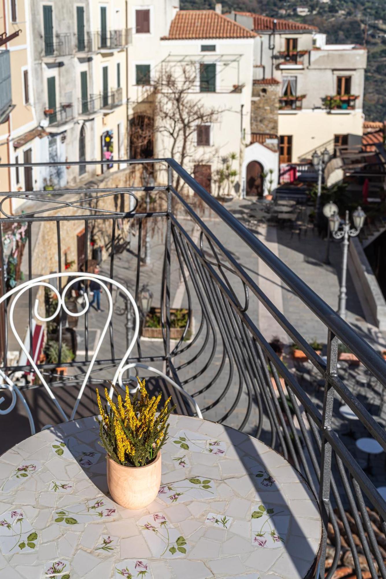 De Gulia Charme And Relax Bed & Breakfast Кастелабате Стая снимка